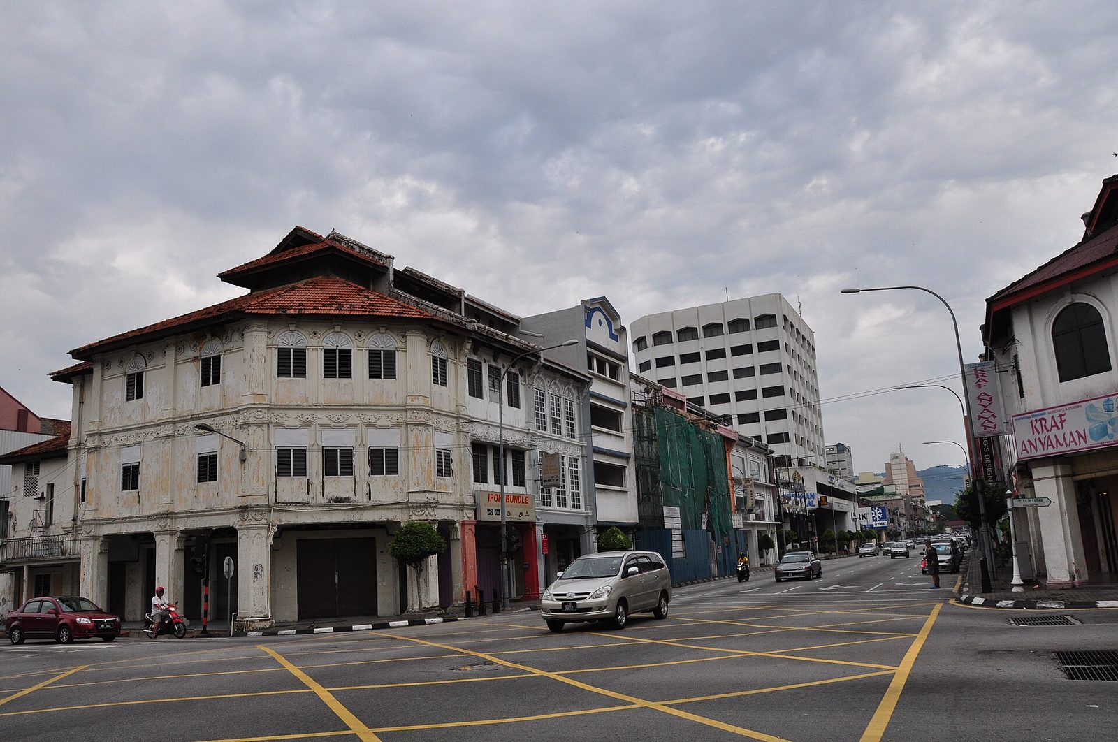 Penang · Ipoh · Cameron Highlands 6D5N — Day 2 — Kek Lok Si Temple · Penang Hill funicular · Gurney Drive hawker night