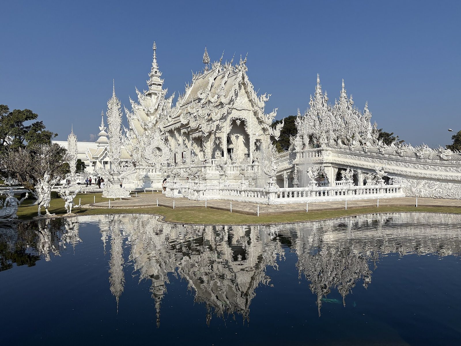 Thailand Triple City Free & Easy 10D9N — Day 1 — Arrive Bangkok · transfer to Sukhumvit 4★ hotel · Terminal 21 dinner (D)
