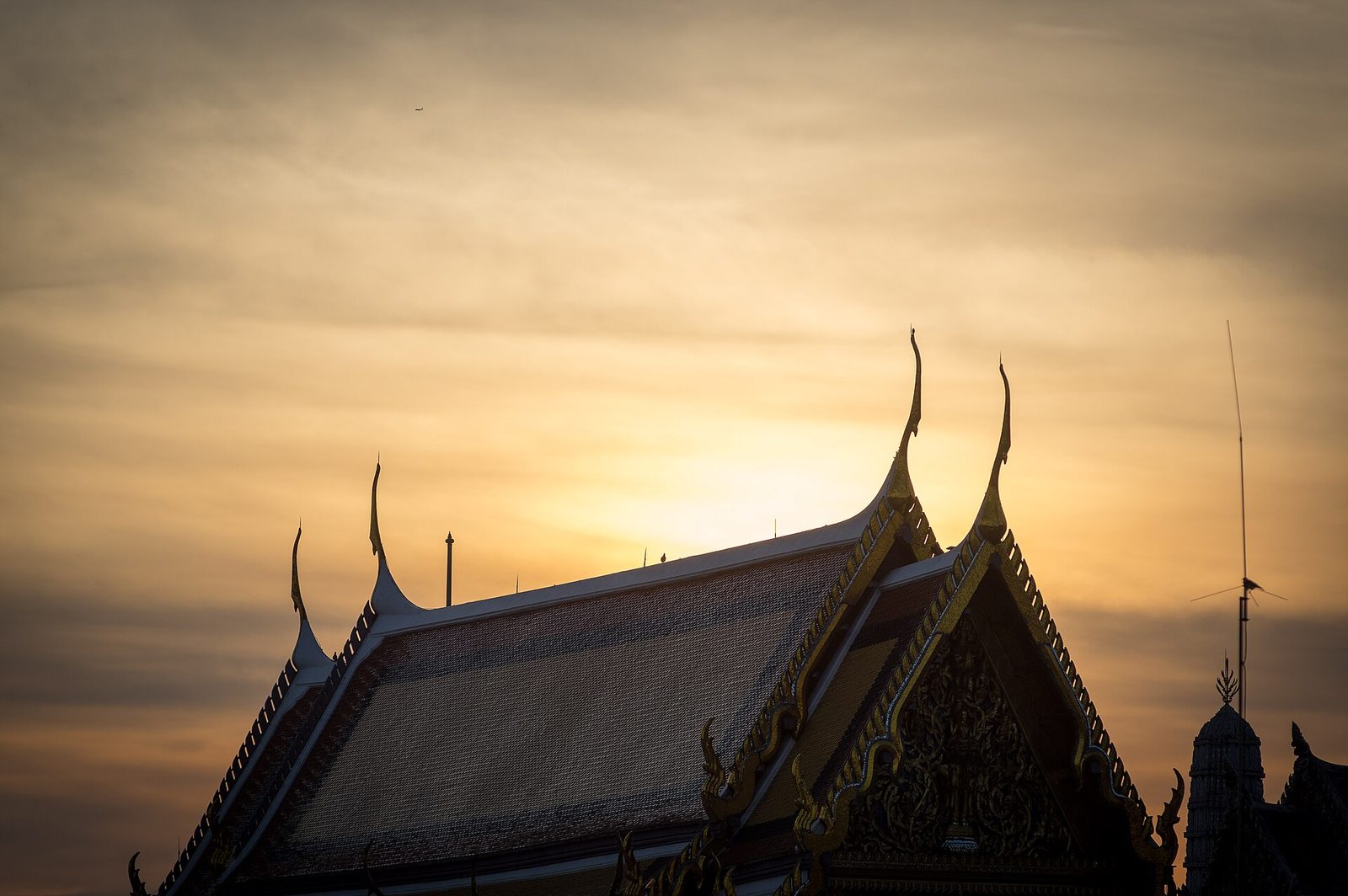 Bangkok & Pattaya Escorted 6D5N — Day 1 — KLIA depart · arrive Suvarnabhumi · transfer Pattaya · Thai welcome dinner (D)