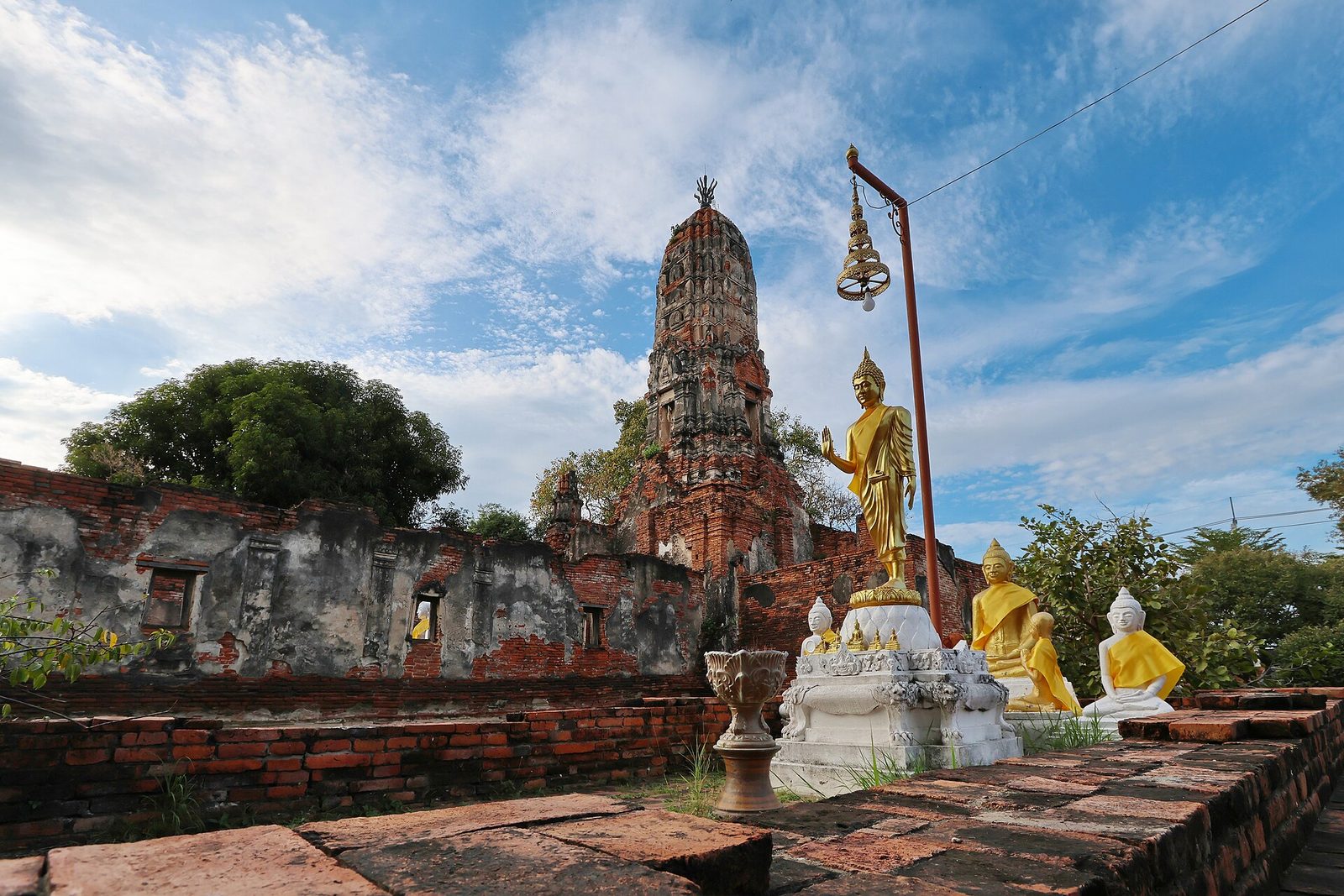 Bangkok & Pattaya Escorted 6D5N — Day 2 — Coral Island speedboat trip with seafood lunch · Pattaya Floating Market · Alcazar cabaret show (B/L/D)