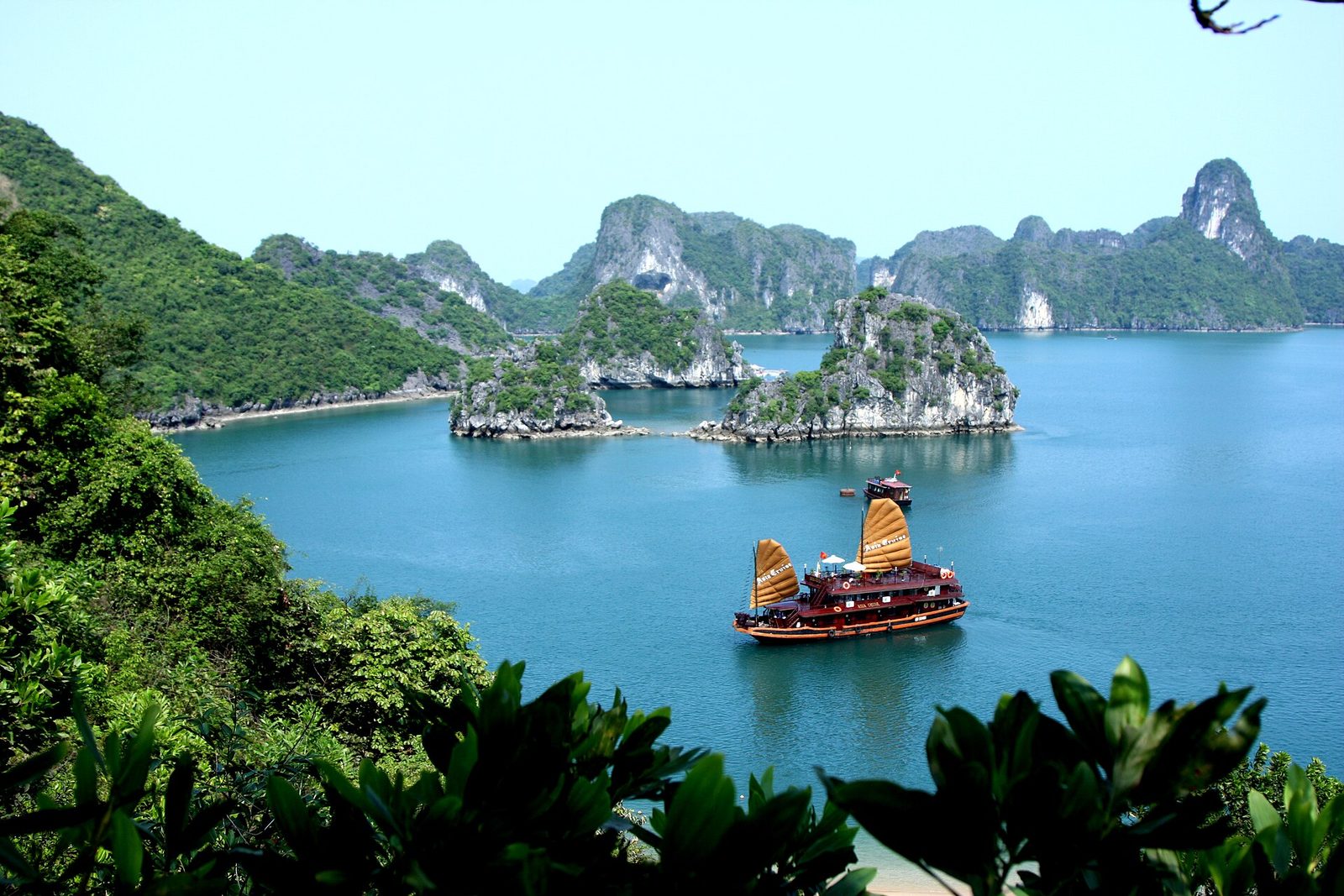 Hanoi & Ha Long Bay Escorted 6D5N